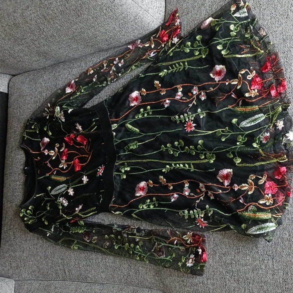 Embroidered tulle dress w flowers - Picture 11 of 11